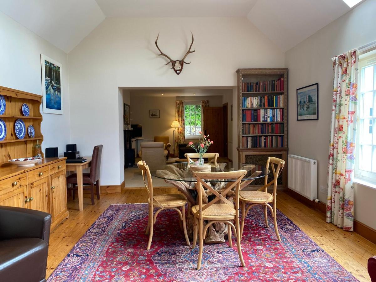Spacious Cottage - Walk To Крийф Екстериор снимка