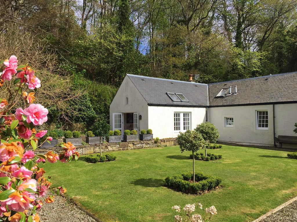 Spacious Cottage - Walk To Крийф Екстериор снимка